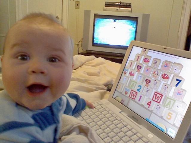 Baby_Milite_Playing_Giggles_12_07_hf